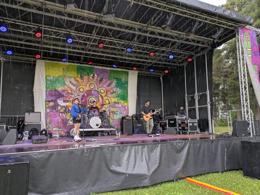 Nini doing soundcheck on stage